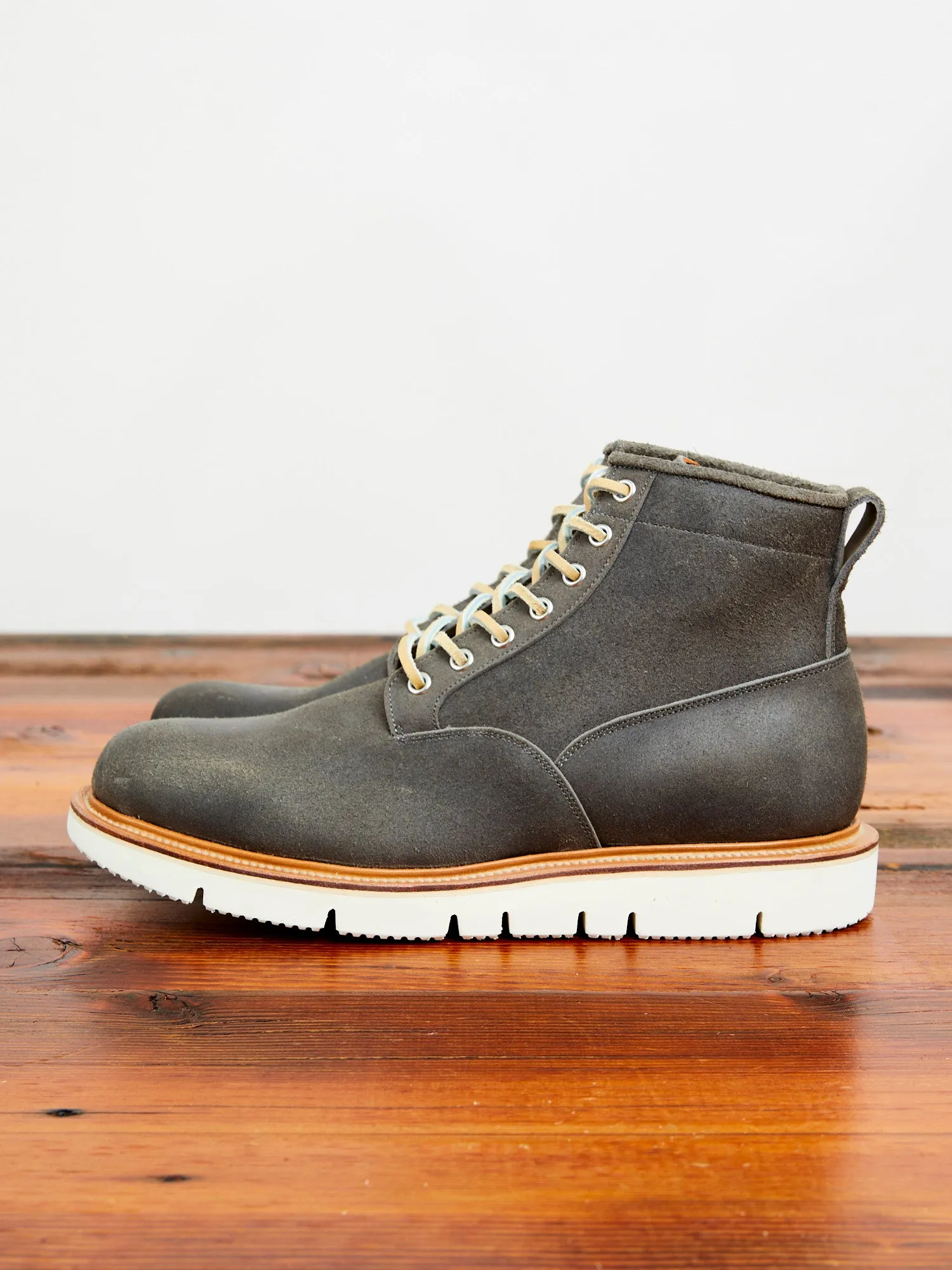 Glacier Boot 2030 in Waxed Anthracite